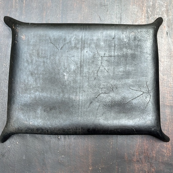 Beautiful catch all leather tray. - Picture 3 of 6